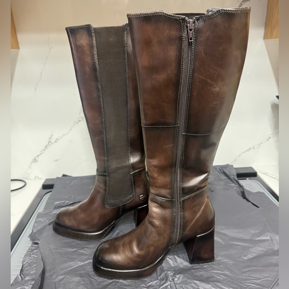 Leather Bugatti boots - Picture 2 of 16